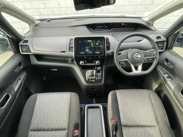 日産 セレナ e－パワー ハイウェイスター V 福岡県 2021(令3)年 2.6万km ブリリアントホワイトパール 純正ナビ(フルセグTV/CD/DVD/BT)/両側パワスラ/全方位カメラ/プロパイロット/オートホールド/前後ドラレコ/ハンドルヒーター/後席モニター/コーナーセンサー/プッシュスタート/スマートキー/ETC/USBポート/BSM