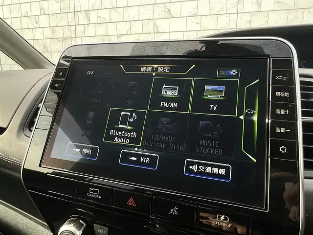 日産 セレナ e－パワー ハイウェイスター V 福岡県 2021(令3)年 2.6万km ブリリアントホワイトパール 純正ナビ(フルセグTV/CD/DVD/BT)/両側パワスラ/全方位カメラ/プロパイロット/オートホールド/前後ドラレコ/ハンドルヒーター/後席モニター/コーナーセンサー/プッシュスタート/スマートキー/ETC/USBポート/BSM