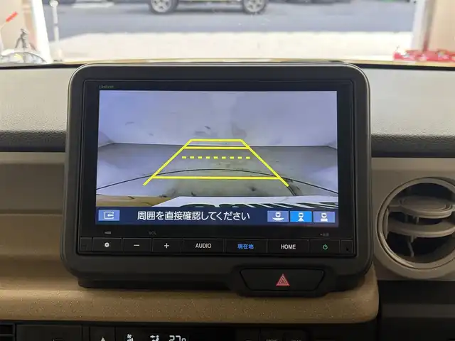 ホンダ Ｎ ＢＯＸ 滋賀県 2024(令6)年 0.2万km オータムイエローパール 純正8インチナビ/【Bluetooth/USB/iPod/フルセグ】/バックカメラ/両側パワースライドドア/シートヒーター/追従クルーズコントロール/レーンキープアシスト/衝突被害軽減ブレーキ/クリアランスソナー/オートライト/オートハイビーム/純正LED/電子パーキング/オートホールド/プッシュスタート/スマートキー/後席サンシェード/ステアリングスイッチ