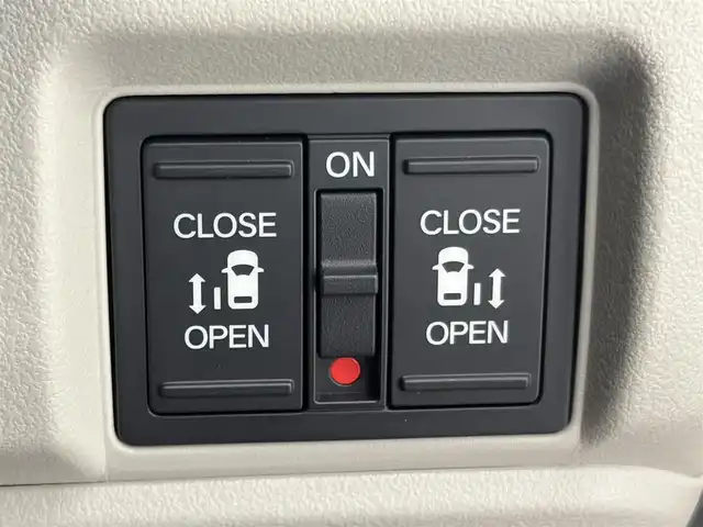 ホンダ Ｎ ＢＯＸ 滋賀県 2024(令6)年 0.2万km オータムイエローパール 純正8インチナビ/【Bluetooth/USB/iPod/フルセグ】/バックカメラ/両側パワースライドドア/シートヒーター/追従クルーズコントロール/レーンキープアシスト/衝突被害軽減ブレーキ/クリアランスソナー/オートライト/オートハイビーム/純正LED/電子パーキング/オートホールド/プッシュスタート/スマートキー/後席サンシェード/ステアリングスイッチ