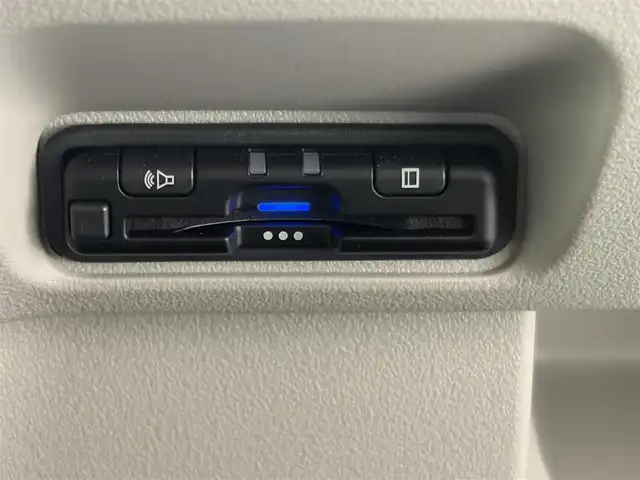 ホンダ Ｎ ＢＯＸ 滋賀県 2024(令6)年 0.2万km オータムイエローパール 純正8インチナビ/【Bluetooth/USB/iPod/フルセグ】/バックカメラ/両側パワースライドドア/シートヒーター/追従クルーズコントロール/レーンキープアシスト/衝突被害軽減ブレーキ/クリアランスソナー/オートライト/オートハイビーム/純正LED/電子パーキング/オートホールド/プッシュスタート/スマートキー/後席サンシェード/ステアリングスイッチ