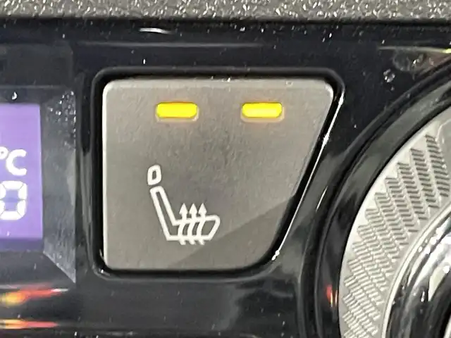 日産 オーラ ニスモ 愛知県 2023(令5)年 4.2万km ピュアホワイトパール/スーパーブラック 純正９インチナビ/プロパイロット/アラウンドビューモニター/エマージェンシーブレーキ/ブラインドスポットモニター/車線逸脱警報/クリアランスソナー/電動パーキングブレーキ/ブレーキホールド/ハーフレザー/ハンドルヒーター/シートヒーター/ワイヤレス充電/デジタルインナーミラー/ドライブレコーダー/ビルトインＥＴＣ２．０　/USB＆HDMI入力端子/アクセサリーソケット/ISOFIX/純正フロアマット/純正17インチアルミホイール