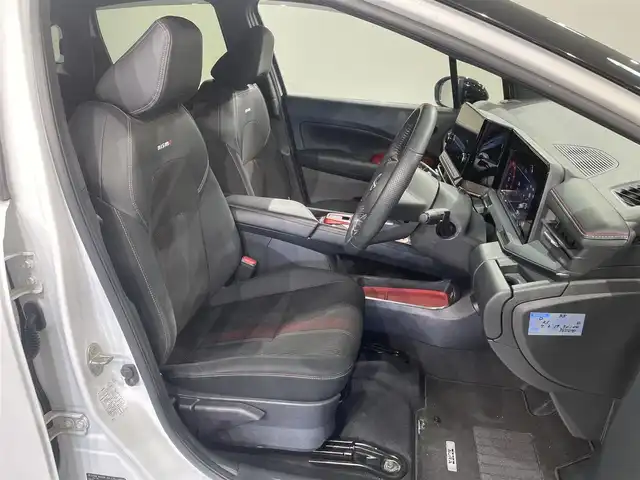 日産 オーラ ニスモ 愛知県 2023(令5)年 4.2万km ピュアホワイトパール/スーパーブラック 純正９インチナビ/プロパイロット/アラウンドビューモニター/エマージェンシーブレーキ/ブラインドスポットモニター/車線逸脱警報/クリアランスソナー/電動パーキングブレーキ/ブレーキホールド/ハーフレザー/ハンドルヒーター/シートヒーター/ワイヤレス充電/デジタルインナーミラー/ドライブレコーダー/ビルトインＥＴＣ２．０　/USB＆HDMI入力端子/アクセサリーソケット/ISOFIX/純正フロアマット/純正17インチアルミホイール