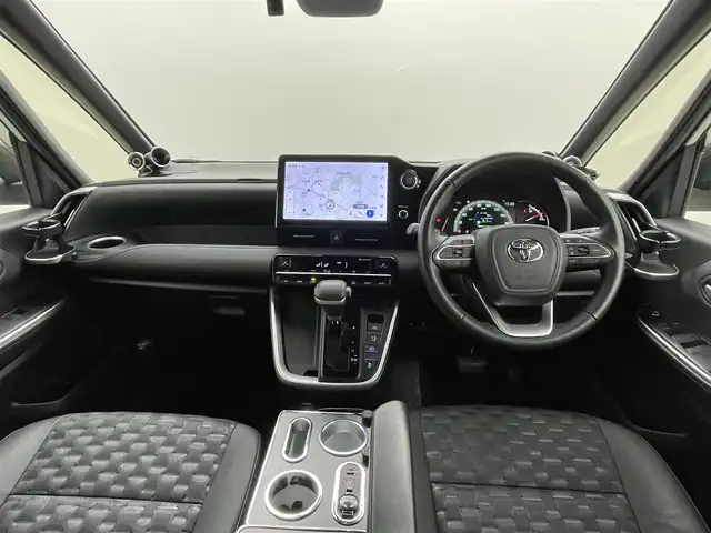 トヨタ ヴォクシー S－Z 熊本県 2022(令4)年 4.6万km ホワイトパールクリスタルシャイン 禁煙車　/ＧＲエアロフル　/ワンオーナー/純正ナビ（ＣＤ・ＤＶＤ・フルセグ・ＢＴ・ＨＤＭＩ・ＵＳＢ）/バックカメラ　/純正１４インチフリップダウンモニター/デジタルインナーミラー型前後ドライブレコーダー　/ビルトインＥＴＣ２．０　/両側パワースライドドア　/レーダークルーズコントロール/快適利便パッケージ/・電動リアゲート/・オットマン/レーンキープアシスト/プリクラッシュセーフティ/ロードサインアシスト/駐車時支援パーキングサポートシステム/レーンデェパーチャアラート/横滑り防止/前席2列目シートヒーター/ステアリングヒーター/純正フロアマット/純正17インチAW/オートライト/オートマチックハイビーム/LEDヘッドライト/フォグランプ/スマートキー/プッシュスタート/保証書/取扱説明書