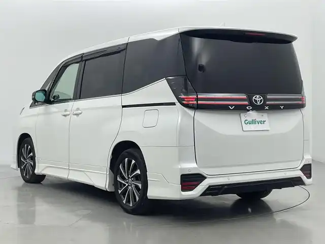 トヨタ ヴォクシー S－Z 熊本県 2022(令4)年 4.6万km ホワイトパールクリスタルシャイン 禁煙車　/ＧＲエアロフル　/ワンオーナー/純正ナビ（ＣＤ・ＤＶＤ・フルセグ・ＢＴ・ＨＤＭＩ・ＵＳＢ）/バックカメラ　/純正１４インチフリップダウンモニター/デジタルインナーミラー型前後ドライブレコーダー　/ビルトインＥＴＣ２．０　/両側パワースライドドア　/レーダークルーズコントロール/快適利便パッケージ/・電動リアゲート/・オットマン/レーンキープアシスト/プリクラッシュセーフティ/ロードサインアシスト/駐車時支援パーキングサポートシステム/レーンデェパーチャアラート/横滑り防止/前席2列目シートヒーター/ステアリングヒーター/純正フロアマット/純正17インチAW/オートライト/オートマチックハイビーム/LEDヘッドライト/フォグランプ/スマートキー/プッシュスタート/保証書/取扱説明書