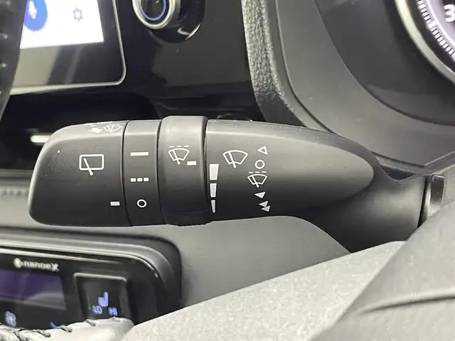 トヨタ ヴォクシー S－Z 熊本県 2022(令4)年 4.6万km ホワイトパールクリスタルシャイン 禁煙車　/ＧＲエアロフル　/ワンオーナー/純正ナビ（ＣＤ・ＤＶＤ・フルセグ・ＢＴ・ＨＤＭＩ・ＵＳＢ）/バックカメラ　/純正１４インチフリップダウンモニター/デジタルインナーミラー型前後ドライブレコーダー　/ビルトインＥＴＣ２．０　/両側パワースライドドア　/レーダークルーズコントロール/快適利便パッケージ/・電動リアゲート/・オットマン/レーンキープアシスト/プリクラッシュセーフティ/ロードサインアシスト/駐車時支援パーキングサポートシステム/レーンデェパーチャアラート/横滑り防止/前席2列目シートヒーター/ステアリングヒーター/純正フロアマット/純正17インチAW/オートライト/オートマチックハイビーム/LEDヘッドライト/フォグランプ/スマートキー/プッシュスタート/保証書/取扱説明書