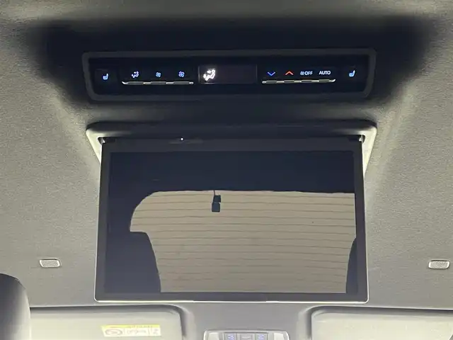 トヨタ ヴォクシー S－Z 熊本県 2022(令4)年 4.6万km ホワイトパールクリスタルシャイン 禁煙車　/ＧＲエアロフル　/ワンオーナー/純正ナビ（ＣＤ・ＤＶＤ・フルセグ・ＢＴ・ＨＤＭＩ・ＵＳＢ）/バックカメラ　/純正１４インチフリップダウンモニター/デジタルインナーミラー型前後ドライブレコーダー　/ビルトインＥＴＣ２．０　/両側パワースライドドア　/レーダークルーズコントロール/快適利便パッケージ/・電動リアゲート/・オットマン/レーンキープアシスト/プリクラッシュセーフティ/ロードサインアシスト/駐車時支援パーキングサポートシステム/レーンデェパーチャアラート/横滑り防止/前席2列目シートヒーター/ステアリングヒーター/純正フロアマット/純正17インチAW/オートライト/オートマチックハイビーム/LEDヘッドライト/フォグランプ/スマートキー/プッシュスタート/保証書/取扱説明書