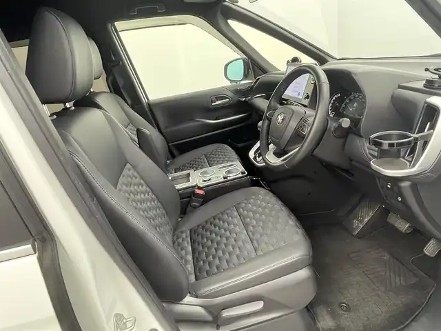 トヨタ ヴォクシー S－Z 熊本県 2022(令4)年 4.6万km ホワイトパールクリスタルシャイン 禁煙車　/ＧＲエアロフル　/ワンオーナー/純正ナビ（ＣＤ・ＤＶＤ・フルセグ・ＢＴ・ＨＤＭＩ・ＵＳＢ）/バックカメラ　/純正１４インチフリップダウンモニター/デジタルインナーミラー型前後ドライブレコーダー　/ビルトインＥＴＣ２．０　/両側パワースライドドア　/レーダークルーズコントロール/快適利便パッケージ/・電動リアゲート/・オットマン/レーンキープアシスト/プリクラッシュセーフティ/ロードサインアシスト/駐車時支援パーキングサポートシステム/レーンデェパーチャアラート/横滑り防止/前席2列目シートヒーター/ステアリングヒーター/純正フロアマット/純正17インチAW/オートライト/オートマチックハイビーム/LEDヘッドライト/フォグランプ/スマートキー/プッシュスタート/保証書/取扱説明書