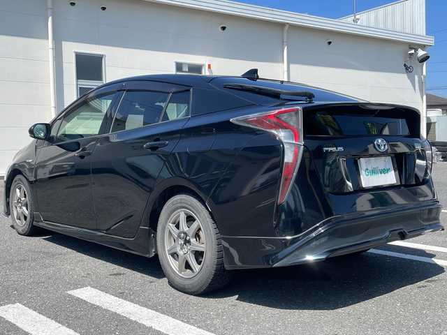 トヨタ プリウス S 三重県 2016(平28)年 10.5万km アティチュードブラックマイカ 登録時104832km/ワンオーナー/禁煙車/純正９インチＳＤナビ/・フルセグ/・Ｂｌｕｅｔｏｏｔｈ/・CD/DVD/・SD/・AM/FM/バックカメラ/ステアリングスイッチ/ＬＥＤヘッドライト/ＡＵＴＯライト/ビルドインＥＴＣ/純正フロアマット/サマータイヤ装着アルミ積込
