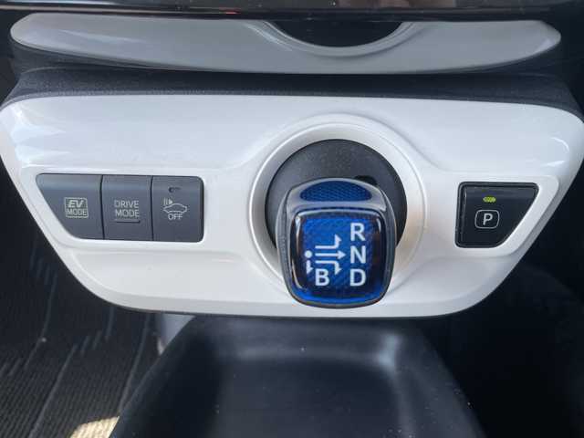 トヨタ プリウス S 三重県 2016(平28)年 10.5万km アティチュードブラックマイカ 登録時104832km/ワンオーナー/禁煙車/純正９インチＳＤナビ/・フルセグ/・Ｂｌｕｅｔｏｏｔｈ/・CD/DVD/・SD/・AM/FM/バックカメラ/ステアリングスイッチ/ＬＥＤヘッドライト/ＡＵＴＯライト/ビルドインＥＴＣ/純正フロアマット/サマータイヤ装着アルミ積込