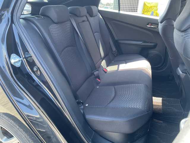 トヨタ プリウス S 三重県 2016(平28)年 10.5万km アティチュードブラックマイカ 登録時104832km/ワンオーナー/禁煙車/純正９インチＳＤナビ/・フルセグ/・Ｂｌｕｅｔｏｏｔｈ/・CD/DVD/・SD/・AM/FM/バックカメラ/ステアリングスイッチ/ＬＥＤヘッドライト/ＡＵＴＯライト/ビルドインＥＴＣ/純正フロアマット/サマータイヤ装着アルミ積込