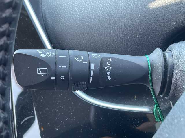 トヨタ プリウス S 三重県 2016(平28)年 10.5万km アティチュードブラックマイカ 登録時104832km/ワンオーナー/禁煙車/純正９インチＳＤナビ/・フルセグ/・Ｂｌｕｅｔｏｏｔｈ/・CD/DVD/・SD/・AM/FM/バックカメラ/ステアリングスイッチ/ＬＥＤヘッドライト/ＡＵＴＯライト/ビルドインＥＴＣ/純正フロアマット/サマータイヤ装着アルミ積込