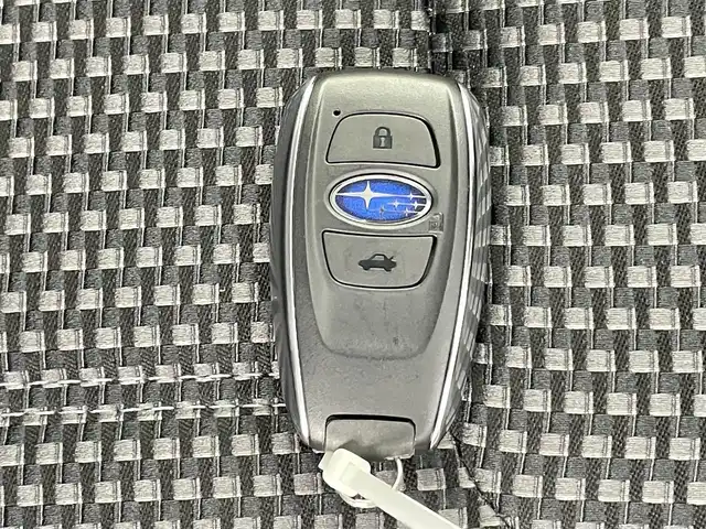 スバル フォレスター ハイブリッド アドバンス 千葉県 2022(令4)年 1.8万km ホライゾンブルーP 禁煙車/4WD/アイサイトセーフティプラス/・スバルリアビークルディテクション/・フロント＆サイドビューモニター/・アダプティブドライビングビーム/パワーバックドア/デジタルインナーミラー/純正8インチナビ/CD/DVD/Bluetooth/フルセグ/バックカメラ/サイドカメラ/レーダークルーズコントロール/LEDオートライト/シートヒーター/パワーシート/純正フロアマット/純正18インチアルミホイール/パドルシフト/ステアリングヒーター/オートエアコン/USBポート/プッシュスタート/スマートキー