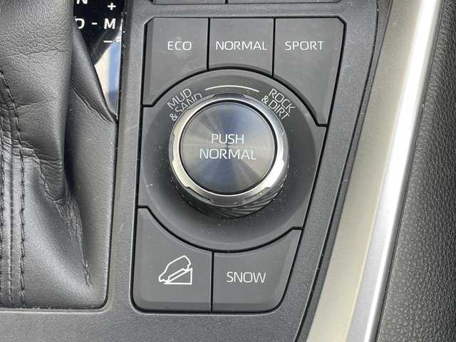 トヨタ ＲＡＶ４ アドベンチャー 静岡県 2021(令3)年 5.8万km アーバンカーキ サンルーフ/アルパイン9インチナビ/フルセグテレビ・Bluetooth・CD・DVD・HDMI/バックカメラ/トヨタセーフティセンス/・プリクラッシュセーフティ/・レーントレーシングアシスト/・オートマチックハイビーム/・ロードサインアシスト/・レーダークルーズコントロール（全車速追従機能付き）/・先行車発進告知機能/ブラインドスポットモニター/パワーシート/シートヒーター/エアシート/ステアリングヒーター/ビルトインETC/純正LEDヘッドライト/MTタイヤ/プッシュスタート・スマートキー