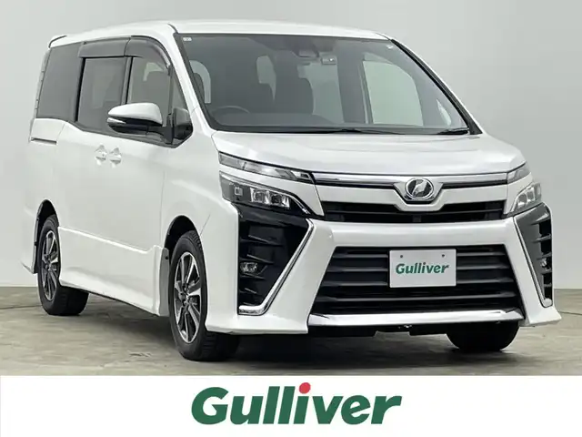 トヨタ ヴォクシー ZS 千葉県 2017(平29)年 3.7万km ホワイトパールクリスタルシャイン 禁煙車/純正10インチナビ/　CD/DVD/BT/フルセグ/HDMI/USB/後席モニター/両側パワースライドドア/トヨタセーフティセンス/　・プリクラッシュセーフティ/　・レーンディパーチャーアラート/　・オートマチックハイビーム/　・先行車発進お知らせ機能/クルーズコントロール/ビルトインETC/バックカメラ/プッシュスタート＆スマートキー/ステアリングスイッチ/革巻きステアリング/純正16インチアルミホイール