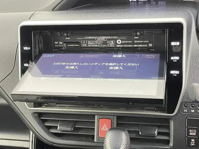 トヨタ ヴォクシー ZS 千葉県 2017(平29)年 3.7万km ホワイトパールクリスタルシャイン 禁煙車/純正10インチナビ/　CD/DVD/BT/フルセグ/HDMI/USB/後席モニター/両側パワースライドドア/トヨタセーフティセンス/　・プリクラッシュセーフティ/　・レーンディパーチャーアラート/　・オートマチックハイビーム/　・先行車発進お知らせ機能/クルーズコントロール/ビルトインETC/バックカメラ/プッシュスタート＆スマートキー/ステアリングスイッチ/革巻きステアリング/純正16インチアルミホイール