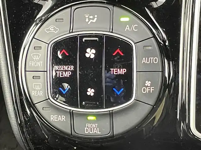 トヨタ ヴォクシー ZS 千葉県 2017(平29)年 3.7万km ホワイトパールクリスタルシャイン 禁煙車/純正10インチナビ/　CD/DVD/BT/フルセグ/HDMI/USB/後席モニター/両側パワースライドドア/トヨタセーフティセンス/　・プリクラッシュセーフティ/　・レーンディパーチャーアラート/　・オートマチックハイビーム/　・先行車発進お知らせ機能/クルーズコントロール/ビルトインETC/バックカメラ/プッシュスタート＆スマートキー/ステアリングスイッチ/革巻きステアリング/純正16インチアルミホイール