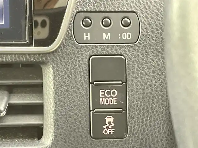 トヨタ ヴォクシー ZS 千葉県 2017(平29)年 3.7万km ホワイトパールクリスタルシャイン 禁煙車/純正10インチナビ/　CD/DVD/BT/フルセグ/HDMI/USB/後席モニター/両側パワースライドドア/トヨタセーフティセンス/　・プリクラッシュセーフティ/　・レーンディパーチャーアラート/　・オートマチックハイビーム/　・先行車発進お知らせ機能/クルーズコントロール/ビルトインETC/バックカメラ/プッシュスタート＆スマートキー/ステアリングスイッチ/革巻きステアリング/純正16インチアルミホイール