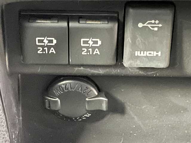 トヨタ ヴォクシー ZS 千葉県 2017(平29)年 3.7万km ホワイトパールクリスタルシャイン 禁煙車/純正10インチナビ/　CD/DVD/BT/フルセグ/HDMI/USB/後席モニター/両側パワースライドドア/トヨタセーフティセンス/　・プリクラッシュセーフティ/　・レーンディパーチャーアラート/　・オートマチックハイビーム/　・先行車発進お知らせ機能/クルーズコントロール/ビルトインETC/バックカメラ/プッシュスタート＆スマートキー/ステアリングスイッチ/革巻きステアリング/純正16インチアルミホイール