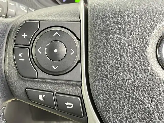 トヨタ ヴォクシー ZS 千葉県 2017(平29)年 3.7万km ホワイトパールクリスタルシャイン 禁煙車/純正10インチナビ/　CD/DVD/BT/フルセグ/HDMI/USB/後席モニター/両側パワースライドドア/トヨタセーフティセンス/　・プリクラッシュセーフティ/　・レーンディパーチャーアラート/　・オートマチックハイビーム/　・先行車発進お知らせ機能/クルーズコントロール/ビルトインETC/バックカメラ/プッシュスタート＆スマートキー/ステアリングスイッチ/革巻きステアリング/純正16インチアルミホイール