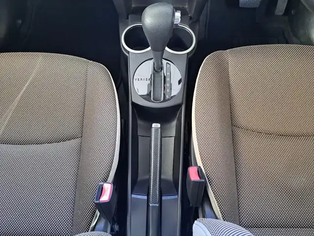 マツダ ベリーサ C 大阪府 2011(平23)年 4.3万km クリスタルホワイトパールマイカ ・禁煙車/・純正ディーラーOPＳＤナビ【Eclipse C9TB】/（ワンセグTV・ＣＤ・ＡＭＦＭ・ＵＳＢ）/・前後コーナーセンサー/・オートエアコン/・オートライト/・ETC/・ルーフベースキャリア【inno】/・純正１５インチAW/・本革巻ステアリング/・ＡＢＳ/・スペアキー/・取扱説明書/・保証書