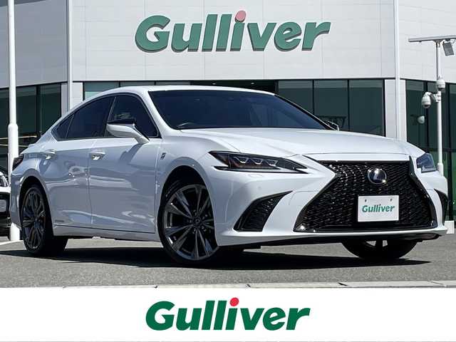 レクサス ＥＳ 300h Fスポーツ 佐賀県 2019(令1)年 6万km ホワイトノーヴァガラスフレーク チルト＆スライドムーンルーフ/純正12.3インチメモリーナビゲーション/・フルセグTV/CD/DVD/SD/USB/Bluetooth/バックカメラ/前方ドライブレコーダー/ビルトインETC2.0/100V電源/電子パーキングブレーキ/・AUTO HOLD機能/合皮レザーシート/DN席パワーシート(D席メモリー機能付)/シートヒーター/シートベンチレーション/後席電動サンシェード/ISOFIX対応/パドルシフト/革巻きステアリング/ステアリングヒーター/ステアリングリモコン/シーケンシャルウィンカー/純正19インチアルミホイール/・空気圧モニター/三眼LEDヘッドライト/・オートマチックハイビーム/純正LEDフォグランプ/純正フロアマット/純正ドアバイザ―/新車保証書/スペアキー１本/Lexus Safety System +/・レーダークルーズコントロール/・レーントレーシングアシスト/・プリクラッシュセーフティ/・ブラインドスポットモニター/・リヤクロストラフィックアラート/・パーキングサポートブレーキ/・先行車発進告知/・ロードサインアシスト/・前後クリアランスソナー