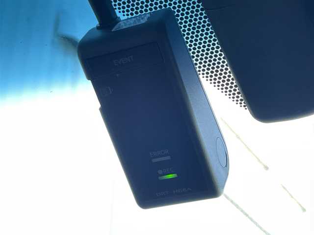 レクサス ＥＳ 300h Fスポーツ 佐賀県 2019(令1)年 6万km ホワイトノーヴァガラスフレーク チルト＆スライドムーンルーフ/純正12.3インチメモリーナビゲーション/・フルセグTV/CD/DVD/SD/USB/Bluetooth/バックカメラ/前方ドライブレコーダー/ビルトインETC2.0/100V電源/電子パーキングブレーキ/・AUTO HOLD機能/合皮レザーシート/DN席パワーシート(D席メモリー機能付)/シートヒーター/シートベンチレーション/後席電動サンシェード/ISOFIX対応/パドルシフト/革巻きステアリング/ステアリングヒーター/ステアリングリモコン/シーケンシャルウィンカー/純正19インチアルミホイール/・空気圧モニター/三眼LEDヘッドライト/・オートマチックハイビーム/純正LEDフォグランプ/純正フロアマット/純正ドアバイザ―/新車保証書/スペアキー１本/Lexus Safety System +/・レーダークルーズコントロール/・レーントレーシングアシスト/・プリクラッシュセーフティ/・ブラインドスポットモニター/・リヤクロストラフィックアラート/・パーキングサポートブレーキ/・先行車発進告知/・ロードサインアシスト/・前後クリアランスソナー