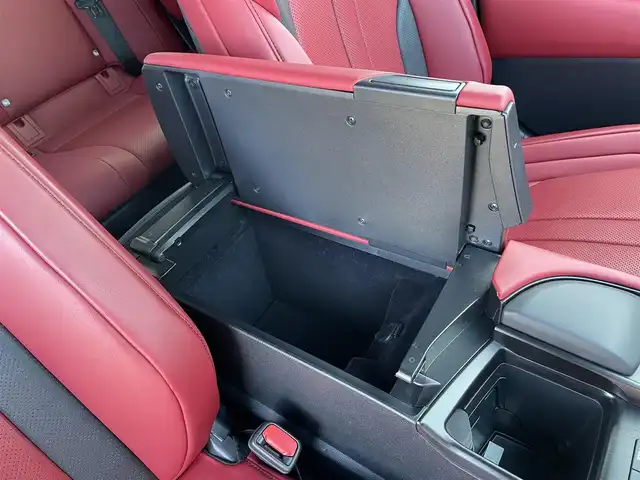 レクサス ＥＳ 300h Fスポーツ 佐賀県 2019(令1)年 6万km ホワイトノーヴァガラスフレーク チルト＆スライドムーンルーフ/純正12.3インチメモリーナビゲーション/・フルセグTV/CD/DVD/SD/USB/Bluetooth/バックカメラ/前方ドライブレコーダー/ビルトインETC2.0/100V電源/電子パーキングブレーキ/・AUTO HOLD機能/合皮レザーシート/DN席パワーシート(D席メモリー機能付)/シートヒーター/シートベンチレーション/後席電動サンシェード/ISOFIX対応/パドルシフト/革巻きステアリング/ステアリングヒーター/ステアリングリモコン/シーケンシャルウィンカー/純正19インチアルミホイール/・空気圧モニター/三眼LEDヘッドライト/・オートマチックハイビーム/純正LEDフォグランプ/純正フロアマット/純正ドアバイザ―/新車保証書/スペアキー１本/Lexus Safety System +/・レーダークルーズコントロール/・レーントレーシングアシスト/・プリクラッシュセーフティ/・ブラインドスポットモニター/・リヤクロストラフィックアラート/・パーキングサポートブレーキ/・先行車発進告知/・ロードサインアシスト/・前後クリアランスソナー