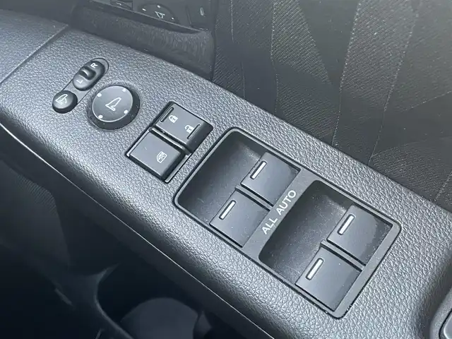 ホンダ オデッセイ ハイブリッド アブソルート・EXホンダセンジング 島根県 2020(令2)年 8.1万km プラチナホワイトパール 登録時走行距離80710km/取説/ナビ説/ホンダインターナビシステム/純正9インチナビ(VXM-207VFNI)/・フルセグTV/AM/FM/CD/DVD/Bluetooth/Honda SENSING(後期)/・衝突軽減ブレーキ/・誤発進抑制機能/・後方誤発進抑制機能/・歩行者事故低減ステアリング/・渋滞追従機能付きアダプティブクルーズコントロール/・車線維持支援システム/・路外逸脱抑制機能/・先行車発進お知らせ機能/・標識認識機能/マルチビューカメラシステム(全方位)/両側パワースライドドア/オットマン/前席シートシートヒーター/フォグライト/ビルトインETC2.0/スペアキー