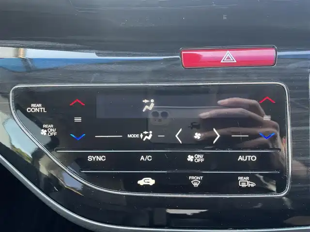 ホンダ オデッセイ ハイブリッド アブソルート・EXホンダセンジング 島根県 2020(令2)年 8.1万km プラチナホワイトパール 登録時走行距離80710km/取説/ナビ説/ホンダインターナビシステム/純正9インチナビ(VXM-207VFNI)/・フルセグTV/AM/FM/CD/DVD/Bluetooth/Honda SENSING(後期)/・衝突軽減ブレーキ/・誤発進抑制機能/・後方誤発進抑制機能/・歩行者事故低減ステアリング/・渋滞追従機能付きアダプティブクルーズコントロール/・車線維持支援システム/・路外逸脱抑制機能/・先行車発進お知らせ機能/・標識認識機能/マルチビューカメラシステム(全方位)/両側パワースライドドア/オットマン/前席シートシートヒーター/フォグライト/ビルトインETC2.0/スペアキー