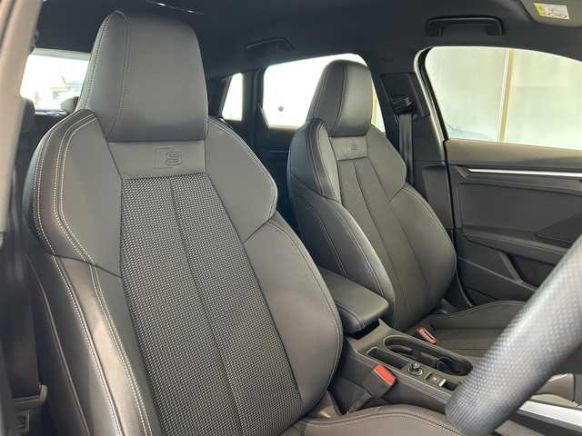 アウディ Ａ３ SB 30TFSI Sライン 愛知県 2021(令3)年 3.4万km 黒 コンビニエンス＆アシスタンスパッケージ/Sライン・ハーフレザーシート/ナビゲーションパッケージ/Audiプレセンス/アダプティブクルーズコントロール/ワイヤレスデバイスチャージャー/バーチャルコックピット/car play/Bluetooth/プッシュスタート/ETC