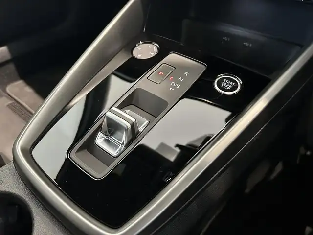 アウディ Ａ３ SB 30TFSI Sライン 愛知県 2021(令3)年 3.4万km 黒 コンビニエンス＆アシスタンスパッケージ/Sライン・ハーフレザーシート/ナビゲーションパッケージ/Audiプレセンス/アダプティブクルーズコントロール/ワイヤレスデバイスチャージャー/バーチャルコックピット/car play/Bluetooth/プッシュスタート/ETC