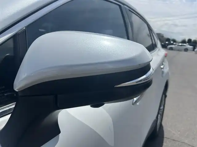 トヨタ ハリアー ハイブリッド Z 岡山県 2023(令5)年 4.2万km プラチナホワイトパールマイカ 登録時走行距離：42042km/純正12.3インチナビ/（AM/FM/フルセグTV/Bluetooth）/全方位カメラ/JBLプレミアムサウンド/ETC2.0/レーダークルーズコントロール/衝突軽減システム/踏み間違い防止装置/車線逸脱警報/BSM/先行車両発進お知らせ/標識認識機能/デジタルインナーミラー/純正LEDヘッドライト/フォグライト/ウィンカーミラー/オートリトラミラー/パワーバックドア/パワーシート/革巻きステアリング/ステアリングスイッチ/プッシュスタート/スマートキー/純正フロアマット/純正19インチアルミホイール