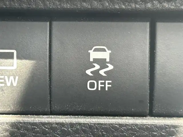 トヨタ ハリアー ハイブリッド Z 岡山県 2023(令5)年 4.2万km プラチナホワイトパールマイカ 登録時走行距離：42042km/純正12.3インチナビ/（AM/FM/フルセグTV/Bluetooth）/全方位カメラ/JBLプレミアムサウンド/ETC2.0/レーダークルーズコントロール/衝突軽減システム/踏み間違い防止装置/車線逸脱警報/BSM/先行車両発進お知らせ/標識認識機能/デジタルインナーミラー/純正LEDヘッドライト/フォグライト/ウィンカーミラー/オートリトラミラー/パワーバックドア/パワーシート/革巻きステアリング/ステアリングスイッチ/プッシュスタート/スマートキー/純正フロアマット/純正19インチアルミホイール