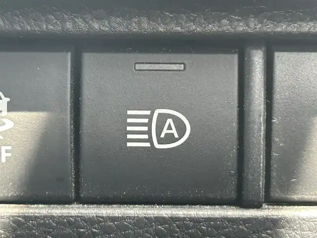 トヨタ ハリアー ハイブリッド Z 岡山県 2023(令5)年 4.2万km プラチナホワイトパールマイカ 登録時走行距離：42042km/純正12.3インチナビ/（AM/FM/フルセグTV/Bluetooth）/全方位カメラ/JBLプレミアムサウンド/ETC2.0/レーダークルーズコントロール/衝突軽減システム/踏み間違い防止装置/車線逸脱警報/BSM/先行車両発進お知らせ/標識認識機能/デジタルインナーミラー/純正LEDヘッドライト/フォグライト/ウィンカーミラー/オートリトラミラー/パワーバックドア/パワーシート/革巻きステアリング/ステアリングスイッチ/プッシュスタート/スマートキー/純正フロアマット/純正19インチアルミホイール