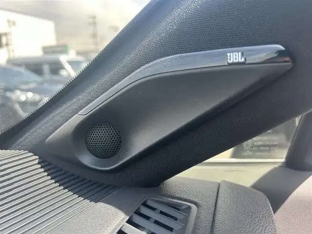 トヨタ ハリアー ハイブリッド Z 岡山県 2023(令5)年 4.2万km プラチナホワイトパールマイカ 登録時走行距離：42042km/純正12.3インチナビ/（AM/FM/フルセグTV/Bluetooth）/全方位カメラ/JBLプレミアムサウンド/ETC2.0/レーダークルーズコントロール/衝突軽減システム/踏み間違い防止装置/車線逸脱警報/BSM/先行車両発進お知らせ/標識認識機能/デジタルインナーミラー/純正LEDヘッドライト/フォグライト/ウィンカーミラー/オートリトラミラー/パワーバックドア/パワーシート/革巻きステアリング/ステアリングスイッチ/プッシュスタート/スマートキー/純正フロアマット/純正19インチアルミホイール