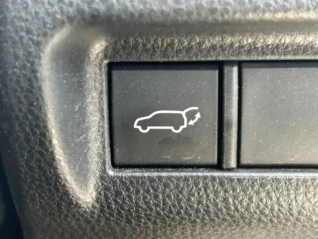 トヨタ ハリアー ハイブリッド Z 岡山県 2023(令5)年 4.2万km プラチナホワイトパールマイカ 登録時走行距離：42042km/純正12.3インチナビ/（AM/FM/フルセグTV/Bluetooth）/全方位カメラ/JBLプレミアムサウンド/ETC2.0/レーダークルーズコントロール/衝突軽減システム/踏み間違い防止装置/車線逸脱警報/BSM/先行車両発進お知らせ/標識認識機能/デジタルインナーミラー/純正LEDヘッドライト/フォグライト/ウィンカーミラー/オートリトラミラー/パワーバックドア/パワーシート/革巻きステアリング/ステアリングスイッチ/プッシュスタート/スマートキー/純正フロアマット/純正19インチアルミホイール