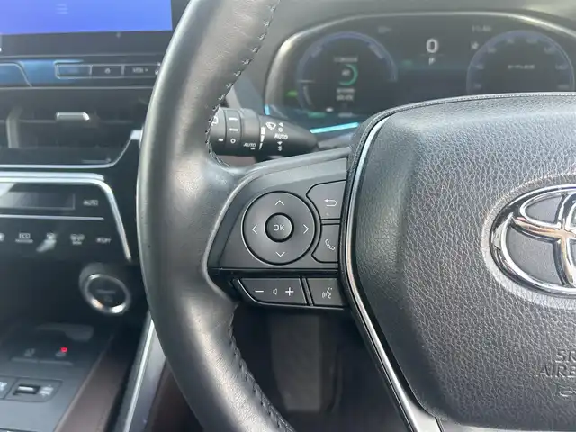 トヨタ ハリアー ハイブリッド Z 岡山県 2023(令5)年 4.2万km プラチナホワイトパールマイカ 登録時走行距離：42042km/純正12.3インチナビ/（AM/FM/フルセグTV/Bluetooth）/全方位カメラ/JBLプレミアムサウンド/ETC2.0/レーダークルーズコントロール/衝突軽減システム/踏み間違い防止装置/車線逸脱警報/BSM/先行車両発進お知らせ/標識認識機能/デジタルインナーミラー/純正LEDヘッドライト/フォグライト/ウィンカーミラー/オートリトラミラー/パワーバックドア/パワーシート/革巻きステアリング/ステアリングスイッチ/プッシュスタート/スマートキー/純正フロアマット/純正19インチアルミホイール