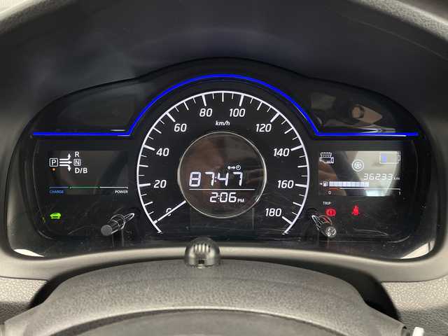 日産 ノート e－パワー X 愛知県 2017(平29)年 3.7万km ソニックブルー 純正ナビ/全方位カメラ/バックカメラ/コーナーセンサー/LEDヘッドライト/オートライト/ドライブレコーダー/ETC/衝突軽減システム/CD/Bluetooth/ステアリングスイッチ/スマートキー/プッシュスタート