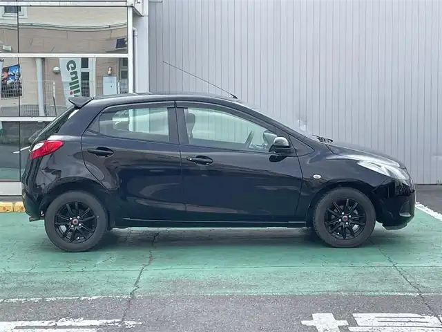 マツダ デミオ 13C 埼玉県 2009(平21)年 6.6万km ブリリアントブラック 新車時保証書/取扱説明書/記録簿/　（R6/12/20、R4/12/09）/純正SDナビ/　（ワンセグTV/CD/SD/ラジオ/外部端子）/ETC/ヘッドライトレベライザー/タイヤサイズ　175/65/R14