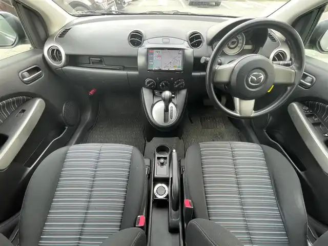マツダ デミオ 13C 埼玉県 2009(平21)年 6.6万km ブリリアントブラック 新車時保証書/取扱説明書/記録簿/　（R6/12/20、R4/12/09）/純正SDナビ/　（ワンセグTV/CD/SD/ラジオ/外部端子）/ETC/ヘッドライトレベライザー/タイヤサイズ　175/65/R14
