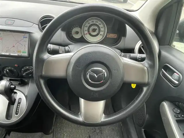 マツダ デミオ 13C 埼玉県 2009(平21)年 6.6万km ブリリアントブラック 新車時保証書/取扱説明書/記録簿/　（R6/12/20、R4/12/09）/純正SDナビ/　（ワンセグTV/CD/SD/ラジオ/外部端子）/ETC/ヘッドライトレベライザー/タイヤサイズ　175/65/R14