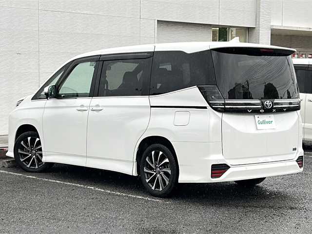 トヨタ ヴォクシー ハイブリッド S－Z 千葉県 2022(令4)年 2.8万km ホワイトパールクリスタルシャイン １オーナー　ディスプレイオーディオ　バックカメラ　シートヒーター　両側パワースライドドア　２．０ＥＴＣ　タイプＣ　ＤＶＤ　レーダークルーズ コンセント　ＡＨＢ　ＬＥＤライト　オートライト　スマートキー