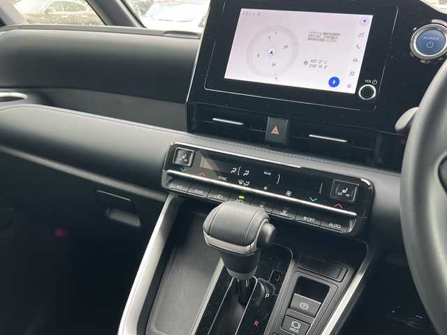 トヨタ ヴォクシー ハイブリッド S－Z 千葉県 2022(令4)年 2.8万km ホワイトパールクリスタルシャイン １オーナー　ディスプレイオーディオ　バックカメラ　シートヒーター　両側パワースライドドア　２．０ＥＴＣ　タイプＣ　ＤＶＤ　レーダークルーズ コンセント　ＡＨＢ　ＬＥＤライト　オートライト　スマートキー