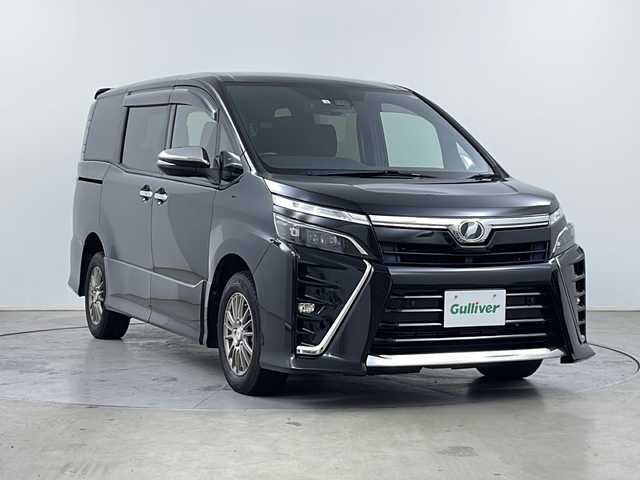 トヨタ ヴォクシー ZS 煌Ⅱ 道央・札幌 2020(令2)年 6.8万km ブラック ・４WD/寒冷地仕様/・トヨタセーフティセンス/・プリクラッシュセーフティ/・ケンウッド９インチ　ナビ/・MDV-M906HDL/・DVD.CD.SD.フルセグTV/・バックカメラ/・両側パワースライドドア /・LEDライト/フォグランプ/・オートライト/オートハイビーム/・クルーズコントロール/・ETC