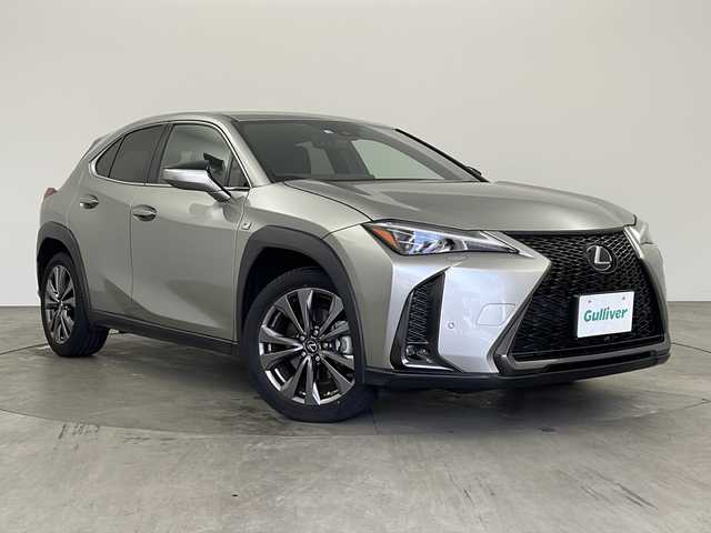 レクサス ＵＸ 250h Fスポーツ 兵庫県 2022(令4)年 3万km ソニックチタニウム ・純正ナビ&BT&USB&TV&Miracast/・バックカメラ/・ビルトインETC2.0/・LEXUSsafety/・プリクラッシュセーフティ/・レーンディパーチャーアラート/・レーダークルーズコントロール/・クリアランスソナー/・レザーシート/・前席パワーシート/・メモリ付きパワーシート/・シートヒーター/・純正フロアマット/・革巻きステアリング/・ステアリングスイッチ/・ステアリングヒーター/・純正18インチアルミホイール/・パワーバックドア/・電動パーキングブレーキ/・W＋サイドエアバッグ/・カーテンエアバッグ/・3眼LEDオートライト/・LEDフォグランプ/・オートマチックハイビーム/・パドルシフト