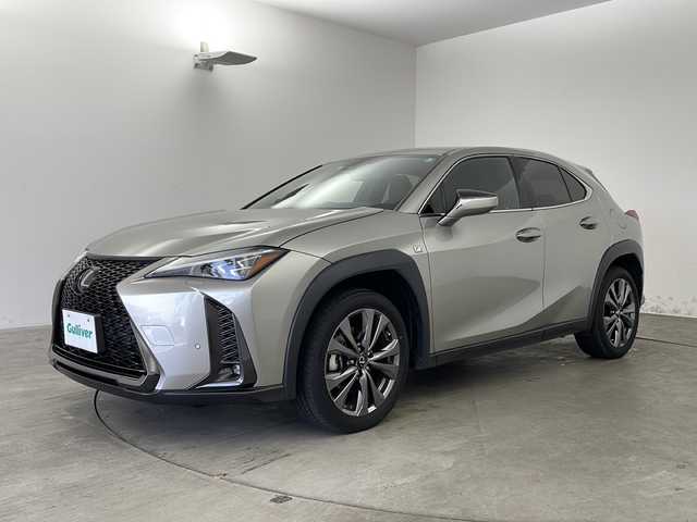 レクサス ＵＸ 250h Fスポーツ 兵庫県 2022(令4)年 3万km ソニックチタニウム ・純正ナビ&BT&USB&TV&Miracast/・バックカメラ/・ビルトインETC2.0/・LEXUSsafety/・プリクラッシュセーフティ/・レーンディパーチャーアラート/・レーダークルーズコントロール/・クリアランスソナー/・レザーシート/・前席パワーシート/・メモリ付きパワーシート/・シートヒーター/・純正フロアマット/・革巻きステアリング/・ステアリングスイッチ/・ステアリングヒーター/・純正18インチアルミホイール/・パワーバックドア/・電動パーキングブレーキ/・W＋サイドエアバッグ/・カーテンエアバッグ/・3眼LEDオートライト/・LEDフォグランプ/・オートマチックハイビーム/・パドルシフト