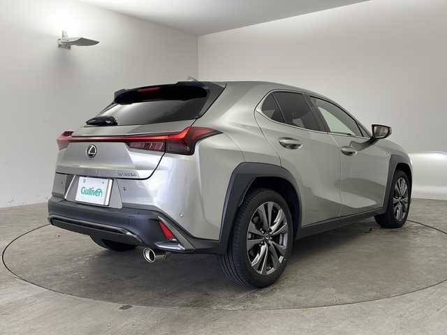 レクサス ＵＸ 250h Fスポーツ 兵庫県 2022(令4)年 3万km ソニックチタニウム ・純正ナビ&BT&USB&TV&Miracast/・バックカメラ/・ビルトインETC2.0/・LEXUSsafety/・プリクラッシュセーフティ/・レーンディパーチャーアラート/・レーダークルーズコントロール/・クリアランスソナー/・レザーシート/・前席パワーシート/・メモリ付きパワーシート/・シートヒーター/・純正フロアマット/・革巻きステアリング/・ステアリングスイッチ/・ステアリングヒーター/・純正18インチアルミホイール/・パワーバックドア/・電動パーキングブレーキ/・W＋サイドエアバッグ/・カーテンエアバッグ/・3眼LEDオートライト/・LEDフォグランプ/・オートマチックハイビーム/・パドルシフト