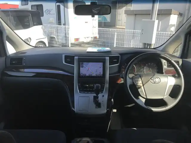 トヨタ ヴェルファイア 2．4Z 栃木県 2012(平24)年 8.3万km ホワイトパールクリスタルシャイン 株)IDOMが運営する【じしゃロン小山店】の自社ローン専用車両になります。こちらは現金またはオートローンご利用時の価格です。自社ローンご希望の方は別途その旨お申付け下さい//禁煙車/純正フルセグナビ/（CD/DVD/AM/FMラジオ）/(Bluetooth)/スマートキー/プッシュスタート/バックカメラ/ＥＴＣ/両側パワースライドドア/コーナーセンサー/ステアリングリモコン/電動格納ドアミラー/パワーウインドウ/防眩ミラー/オートライト