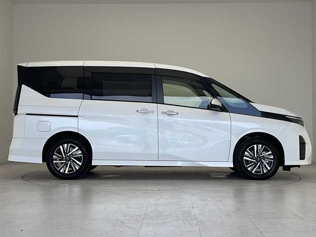 日産 セレナ ハイウェイスター V Vセレクション 愛知県 2024(令6)年 0.1万km プリズムホワイト プロパイロット/衝突軽減システム/純正9型ナビ/全方位カメラ/両側パワースライドドア/クルーズコントロール/フルセグ/Bluetooth/バックカメラ/コーナーセンサー/純正アルミホイール/ブラインドスポットモニター/LEDヘッドライト/パドルシフト/インテリジェントミラー/リアオートエアコン/ドライブレコーダー/ETC/ステアリングスイッチ/スマートキー/プッシュスタート